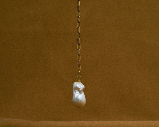 Ashanti pearl earring