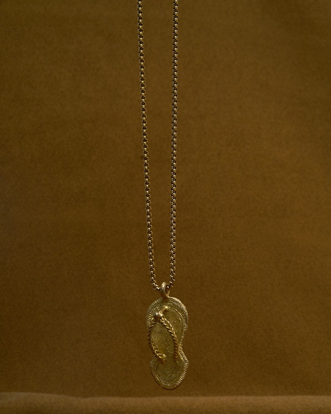 Manhyia sandal necklace