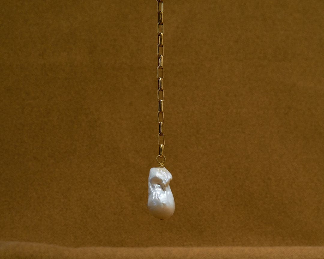 Ashanti pearl earring